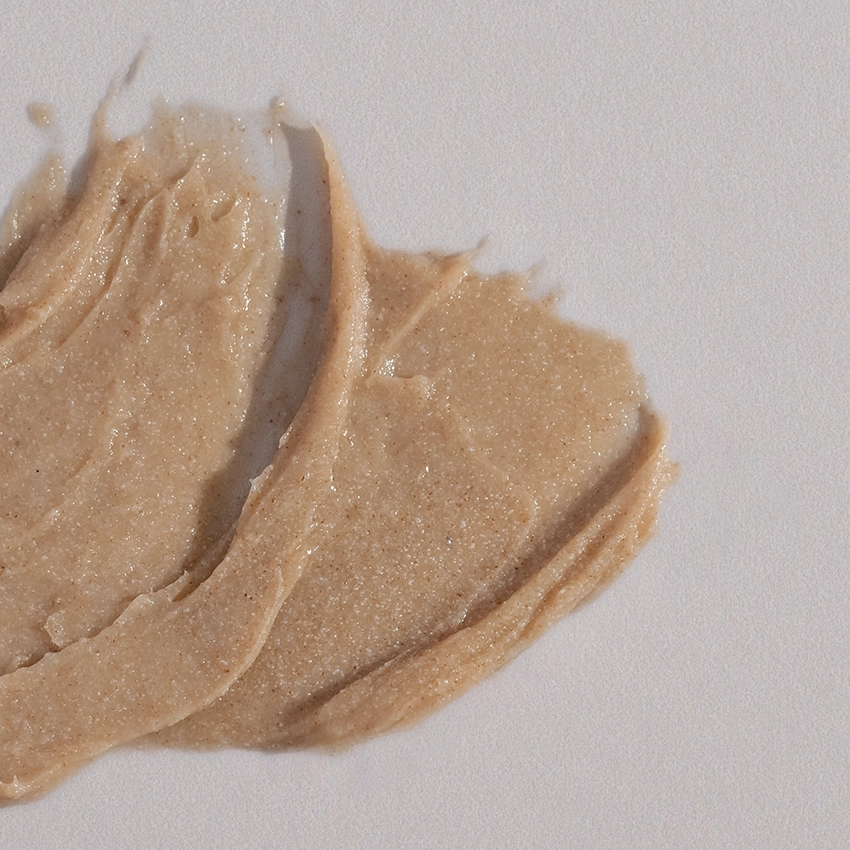 Close-up texture - Trawenmoor 2-Way Scrub brownish texture with exfoliating grains